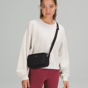 Lululemon camera bag (only used once)